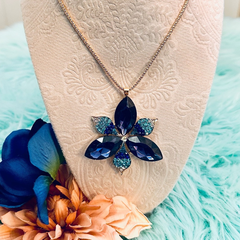 Blue Flower Crystal Pendant Necklace With Gold Chain NEW!
